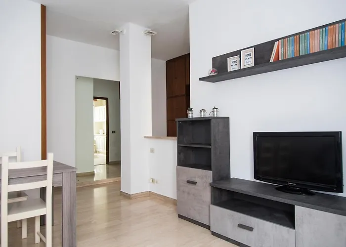 Spacious 2 Bedrooms near Metro Stop